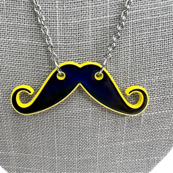 Color Mood Changing Handlebar Curly Mustache Chain Necklace - Picture 6 of 8